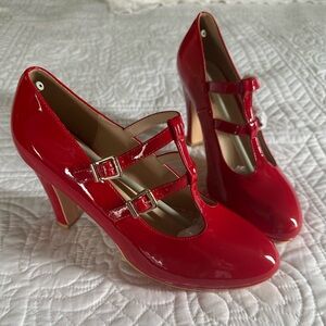 Mackin Girl Red Patent Leather Heels sz 8 1/2